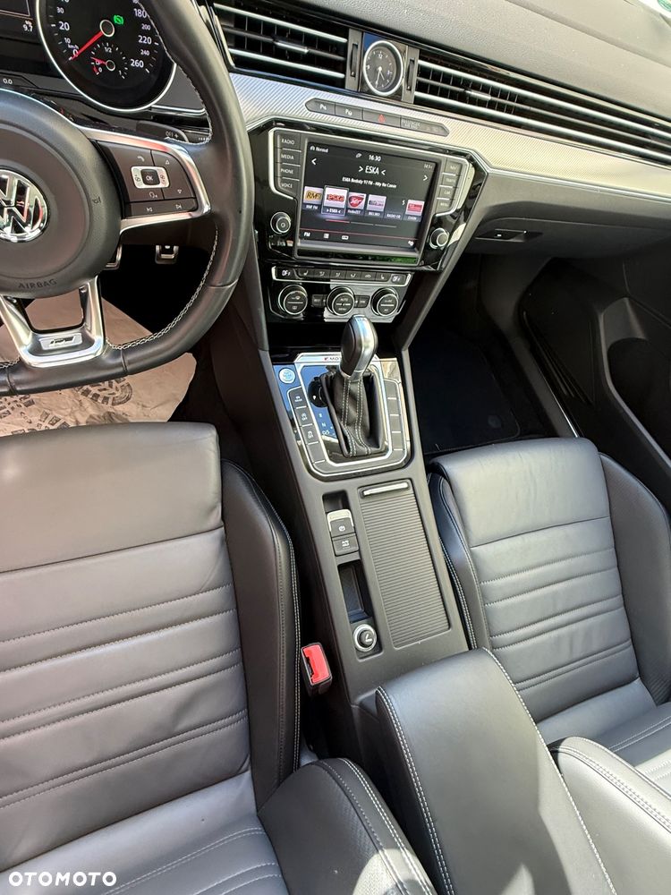 Volkswagen Passat - 12