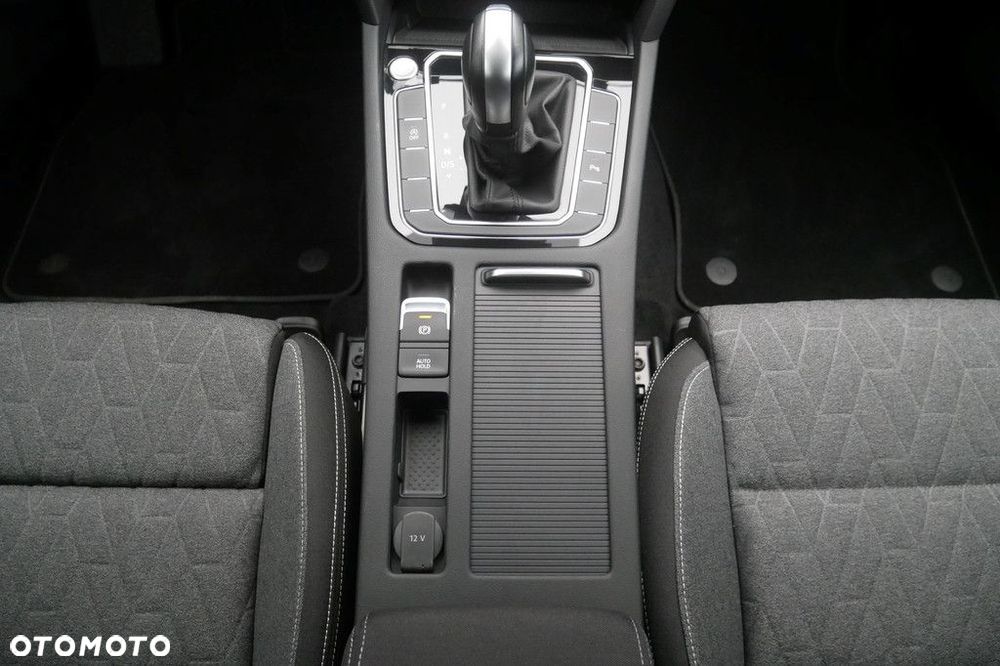 Volkswagen Passat Variant 2.0 TSI Business DSG - 11