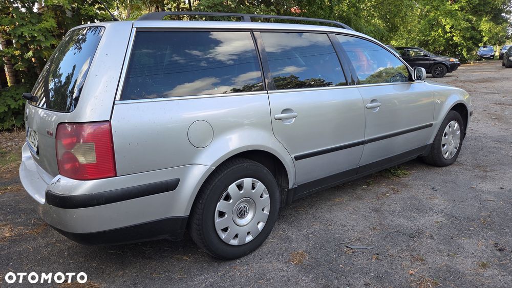 Volkswagen Passat 1.9 TDI Basis - 4
