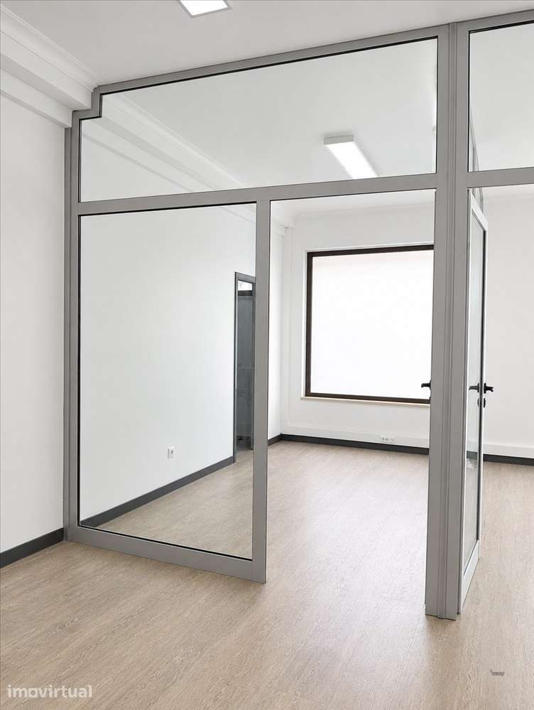 Loja Remodelada para Arrendamento na Ramada | 87 m² | €1.100/mês - Grande imagem: 5/9