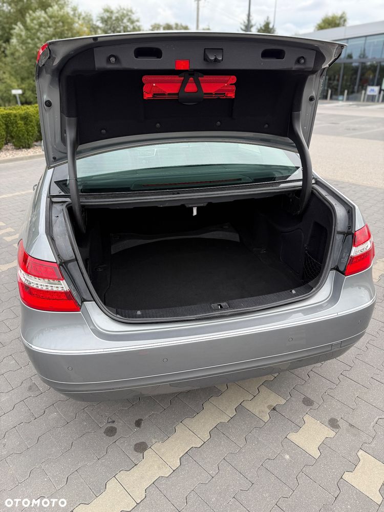 Mercedes-Benz E-Class 2011 photo 5