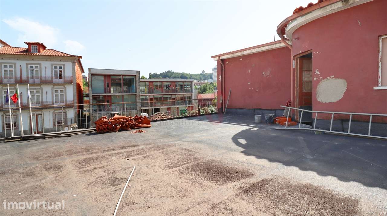 Andar de Moradia Duplex T5 no Coração de Guimarães - Grande imagem: 2/24