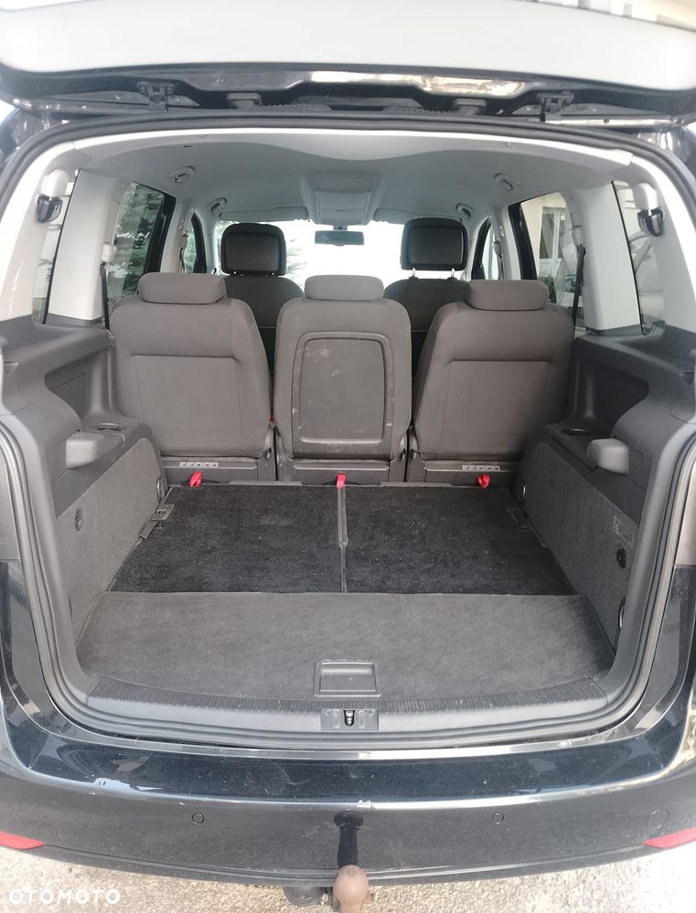 Volkswagen Touran - 11