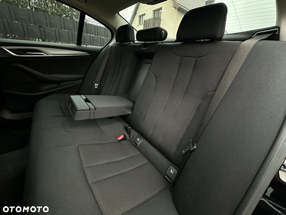 BMW Seria 5 520d xDrive - 23