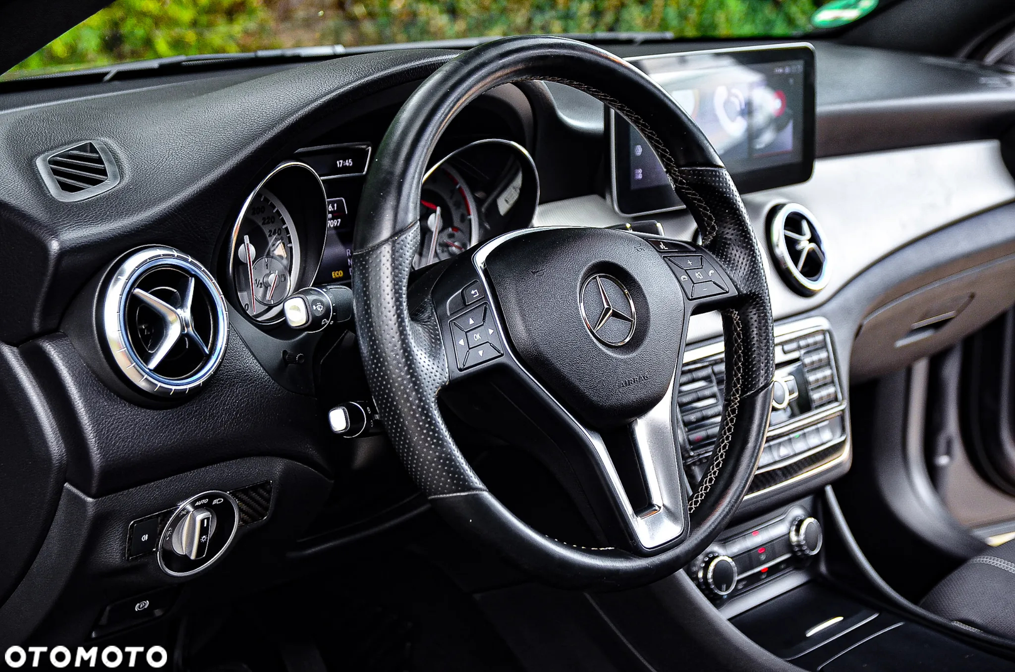 Mercedes-Benz CLA 200 7G-DCT Urban - 26
