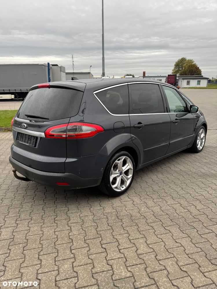 Ford S-Max - 11