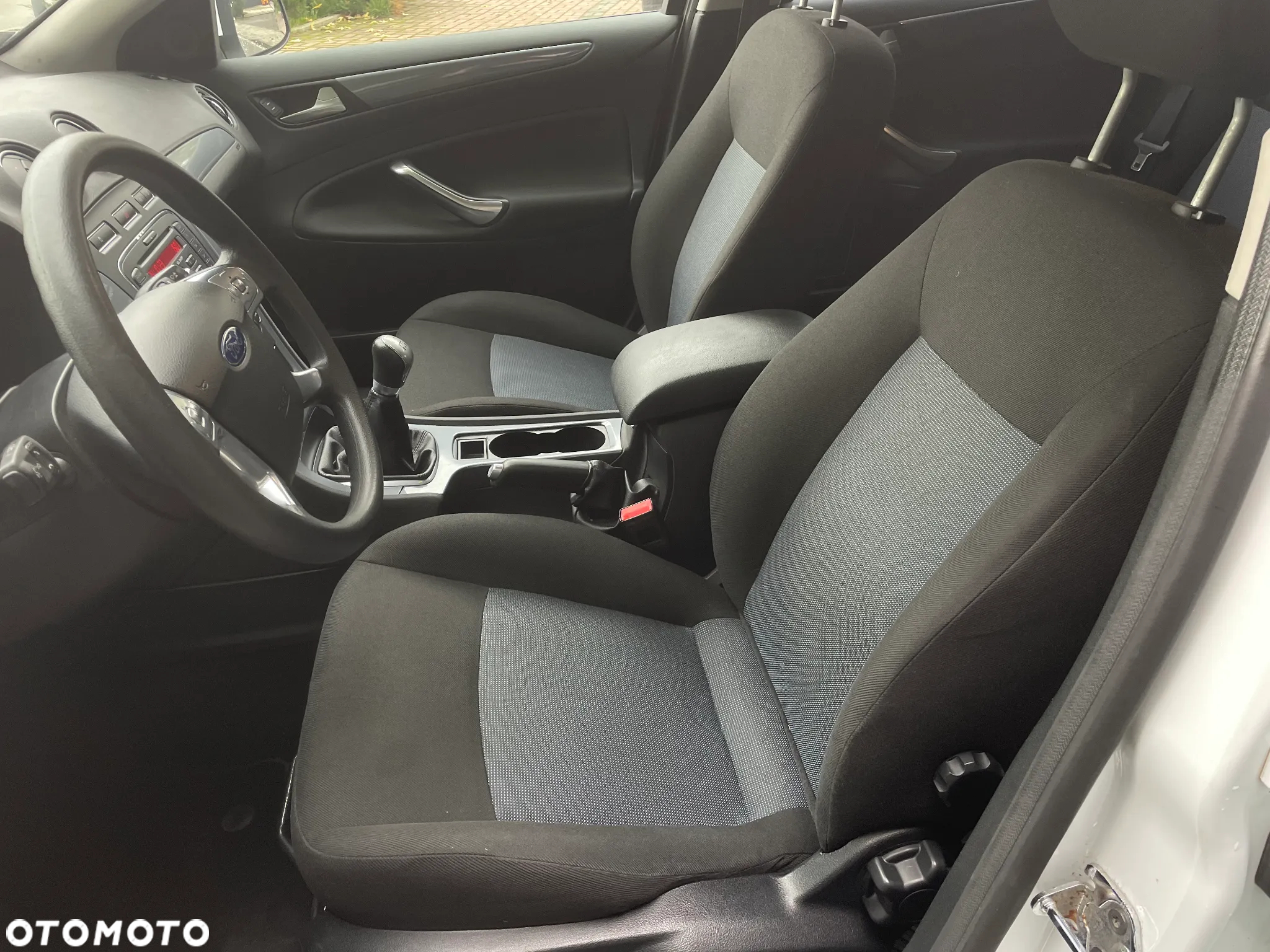 Ford Mondeo 1.6 Trend - 32