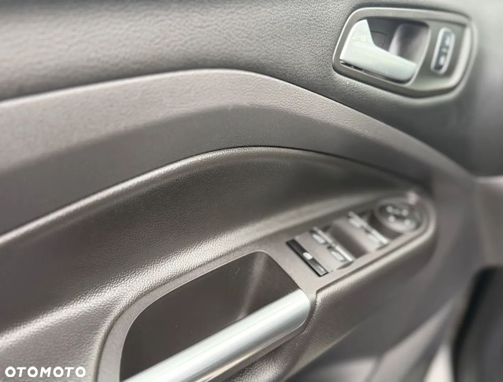 Ford Kuga 2.0 TDCi 4x2 Titanium - 15