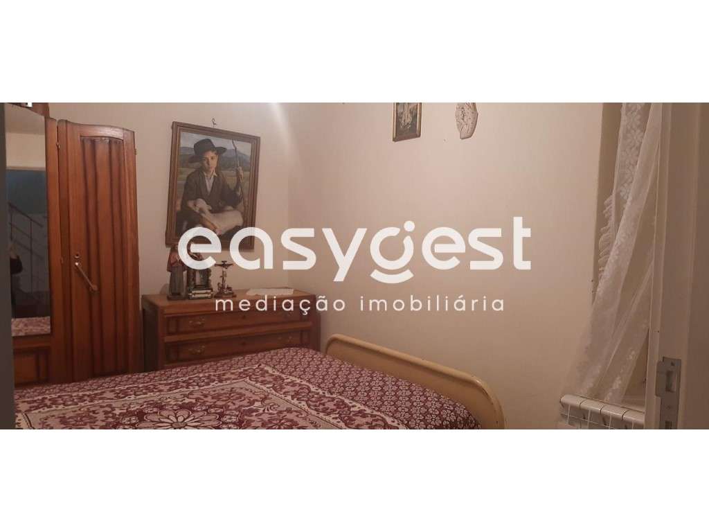 Moradia T4 situado no Bairro do Carrascal em Torre de Moncorvo - Grande imagem: 5/18