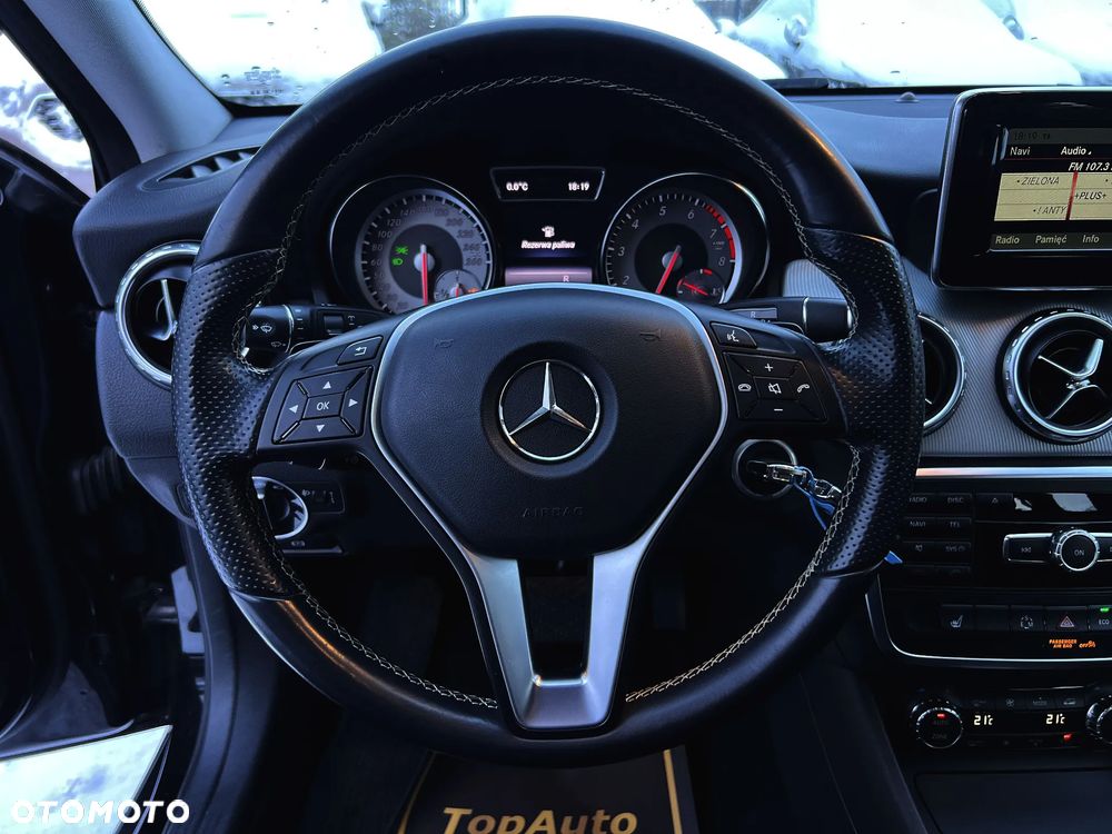 Mercedes-Benz GLA 200 7G-DCT Style - 23