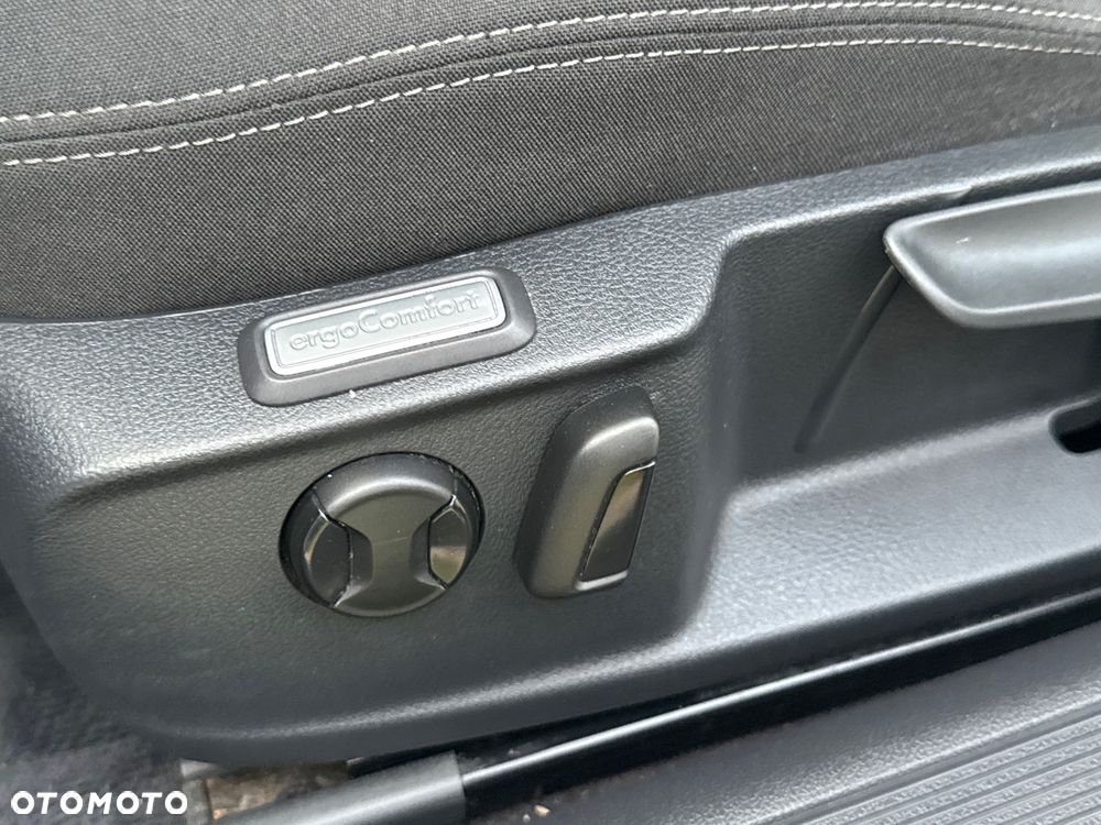 Volkswagen Passat 2.0 TDI SCR Comfortline DSG - 25