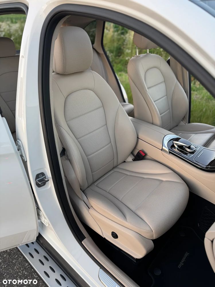 Mercedes-Benz GLC 300 4Matic 9G-TRONIC Exclusive - 23