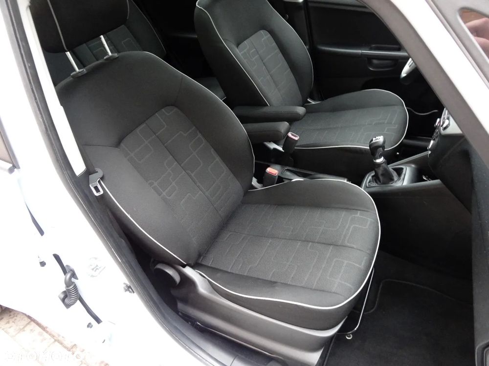 Kia Venga 1.6 CRDi 128 Black Collection - 26