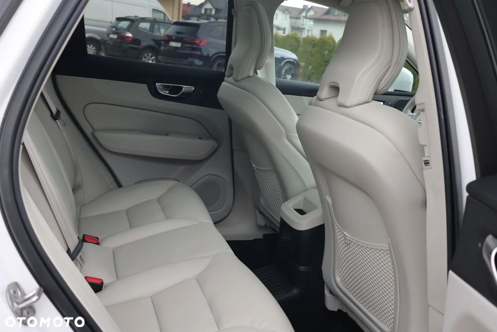 Volvo XC 60 T8 AWD Recharge Plus Dark - 19