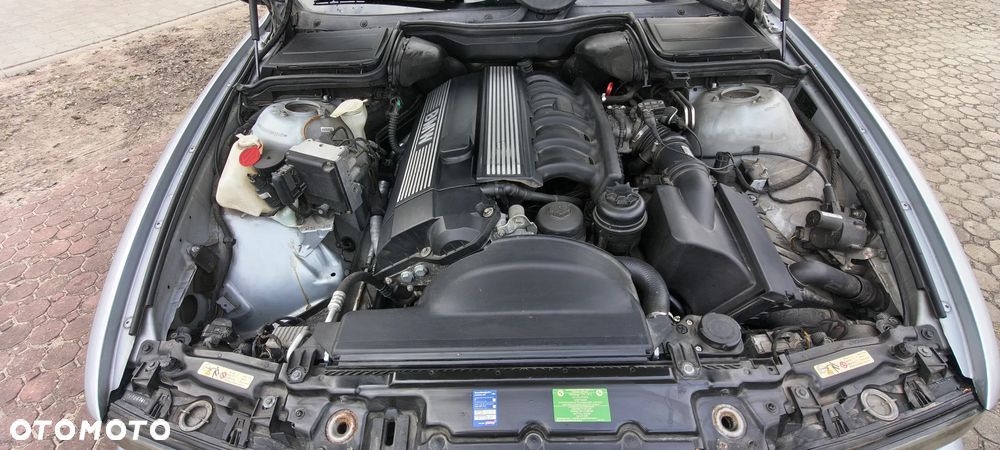 BMW Seria 5 528i - 6