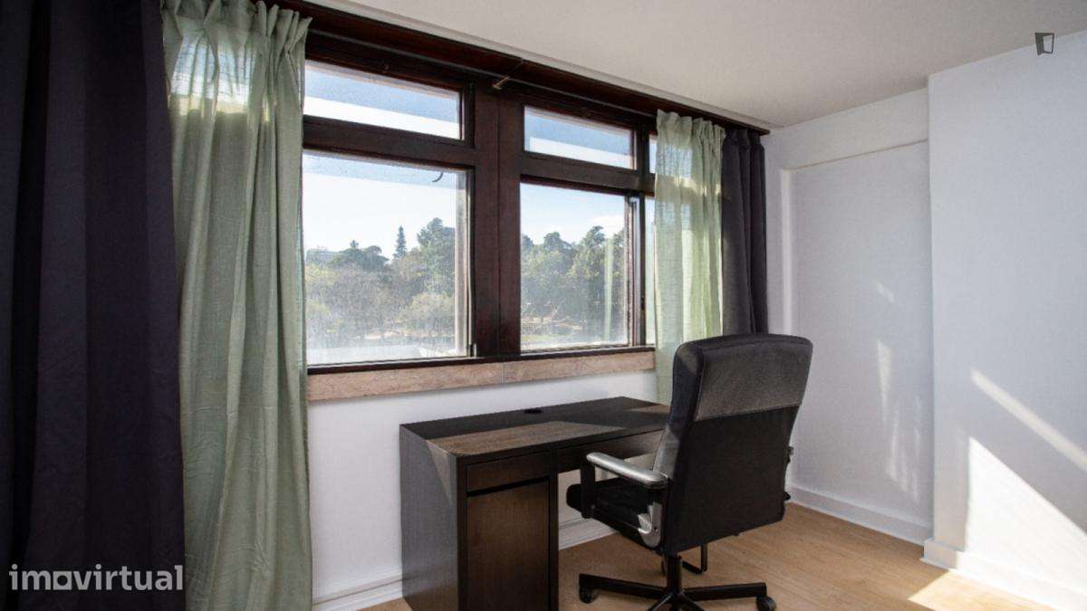 Quarto - localizado em Marquês de Pombal Lisbon - Grande imagem: 3/37