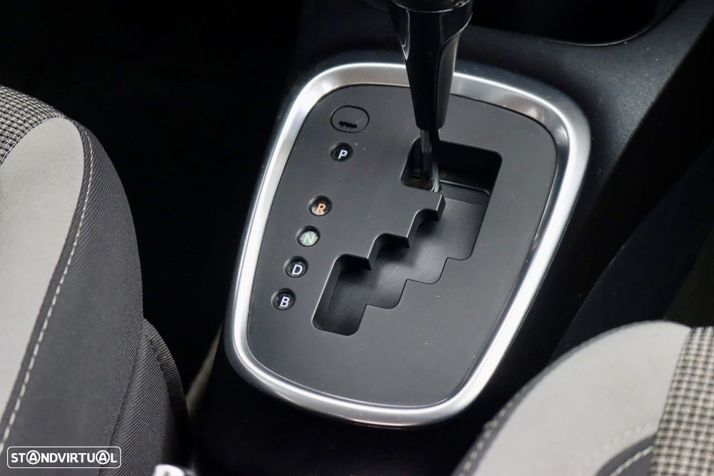 Toyota Yaris 1.5 HSD 20 Anos - 11