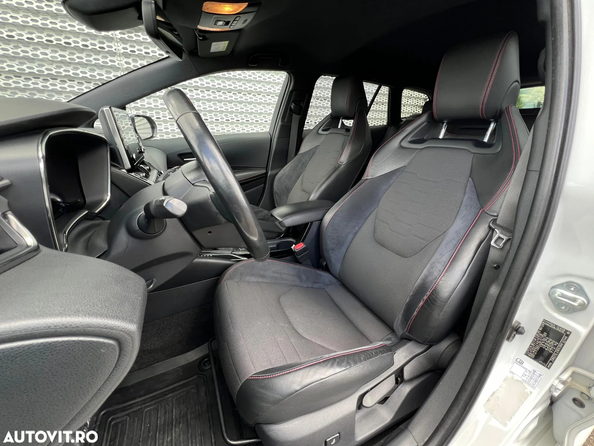 Toyota Corolla 1.8 HSD TS Exclusive Plus tapiterie Gri - 10