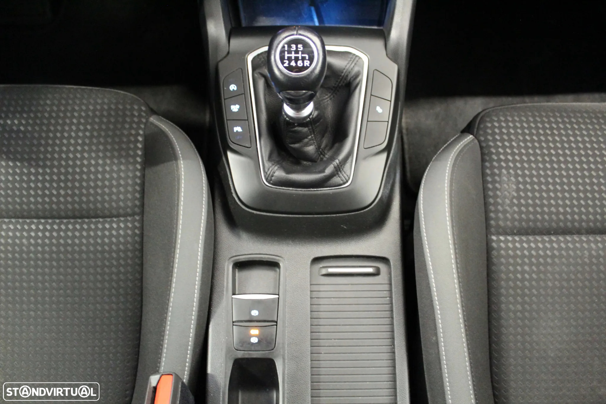 Ford Focus 1.0 EcoBoost MHEV Connected Design - 15