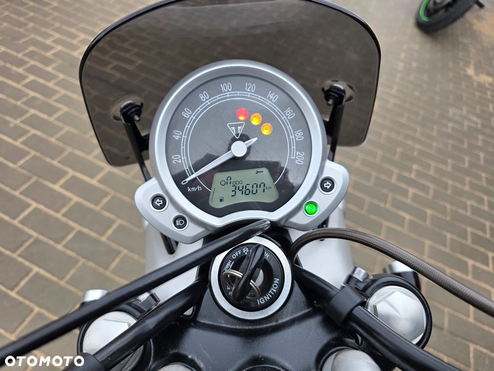 Triumph Street Twin - 8