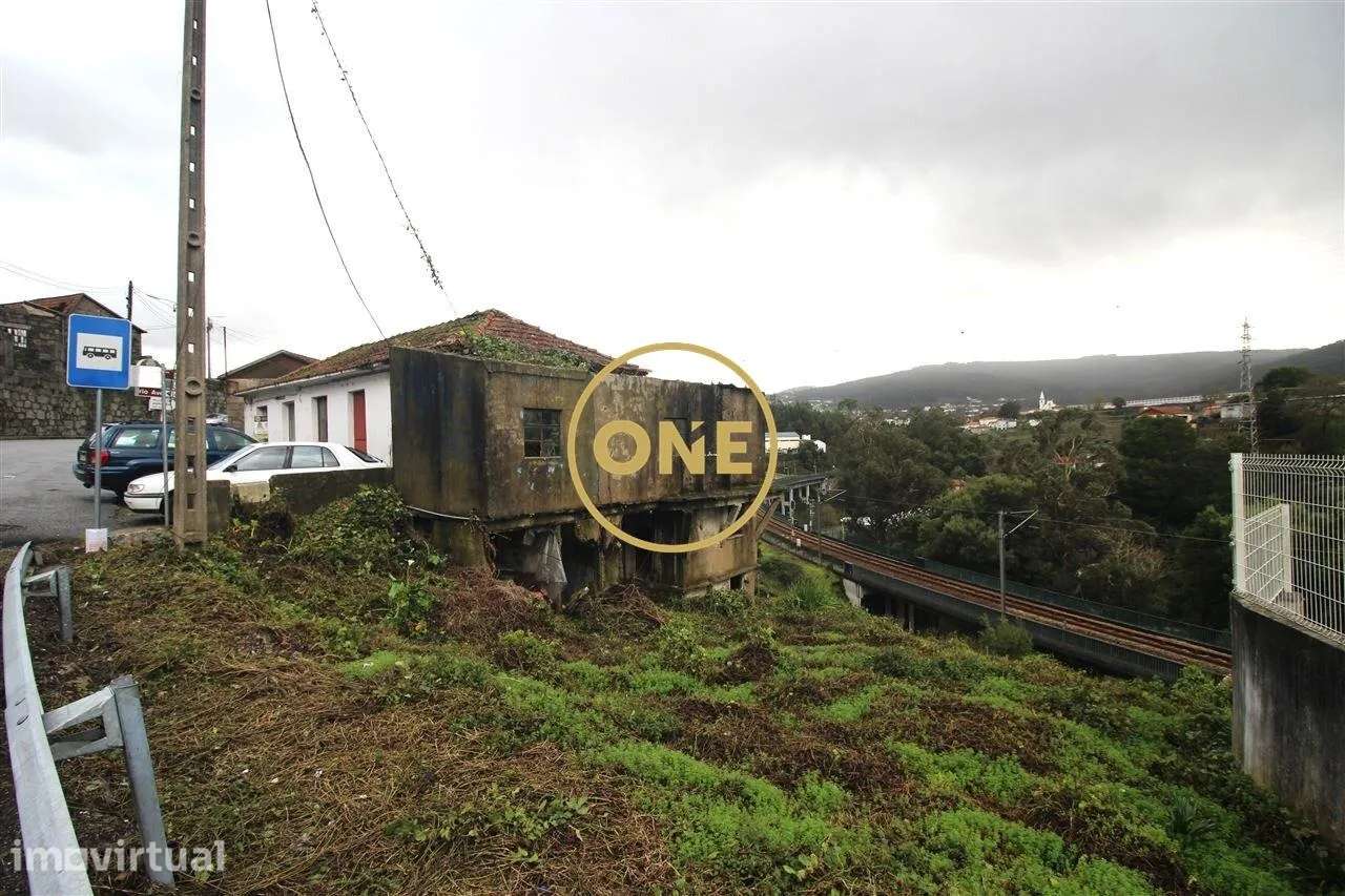 Moradia em Ruínas em Bairro - Grande imagem: 2/6