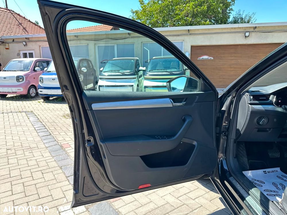 Skoda Superb 2.0 TDI DSG Ambition - 38