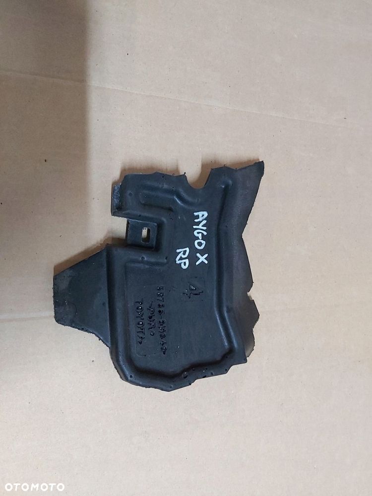 Toyota AYGO X CROSS wygłuszenie gąbka prawe 55735-0H040 - 1