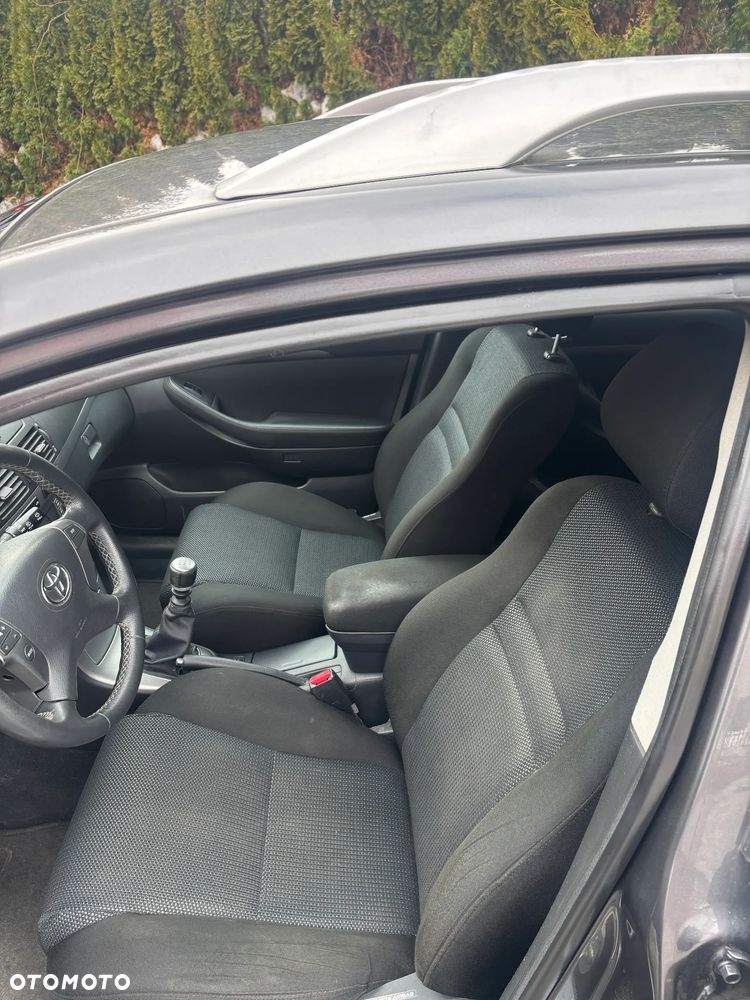 Toyota Avensis - 29
