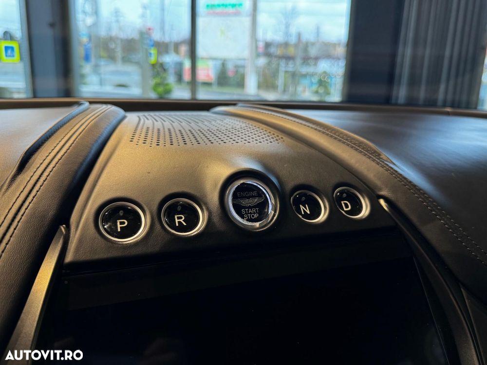 Aston Martin DBX - 26