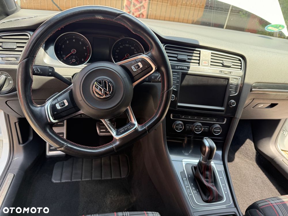 Volkswagen Golf GTI Performance BlueMotion Technology DSG - 22