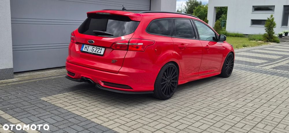 Ford Focus 2.0 EcoBoost ST mit Leder-Exclusiv-Paket - 16