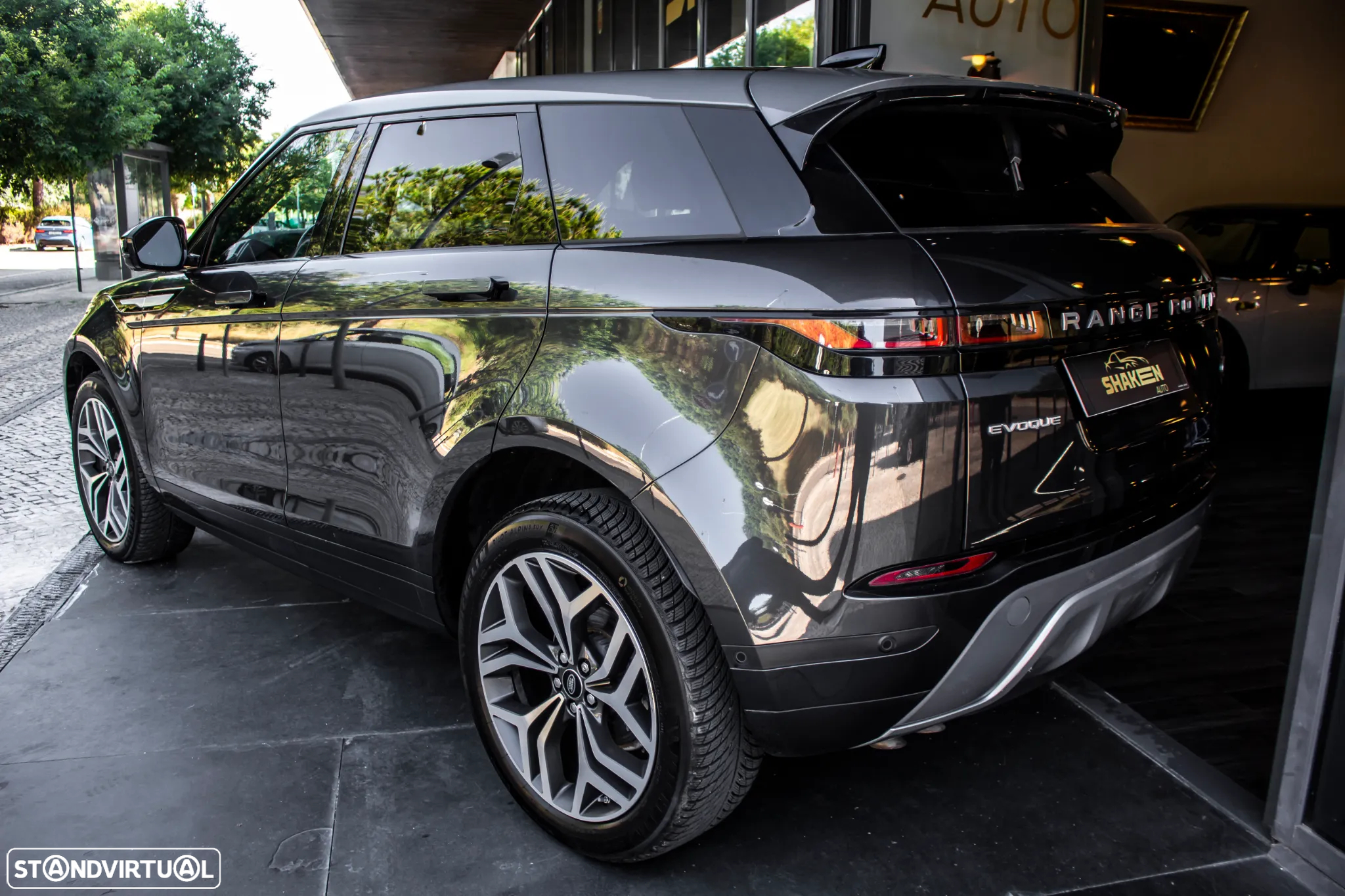 Land Rover Range Rover Evoque 2.0 D180 AWD HSE Auto - 3