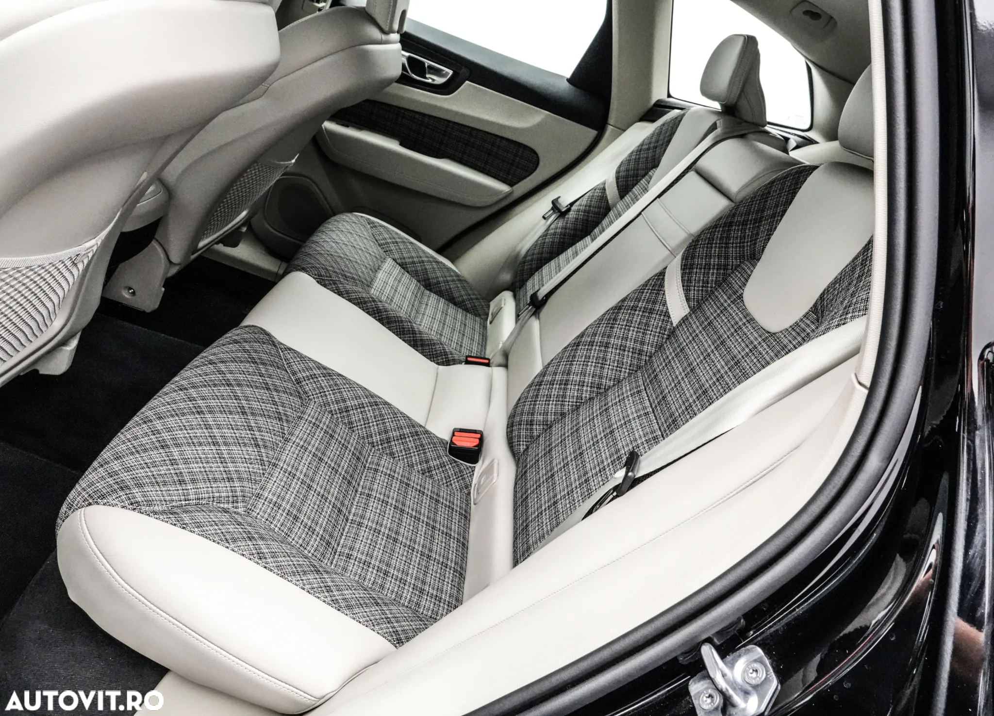 Volvo XC 60 D4 Momentum Pro - 16