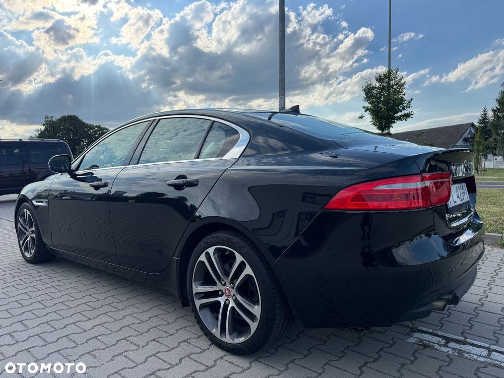 Jaguar XE 2.0 D AWD Prestige - 2