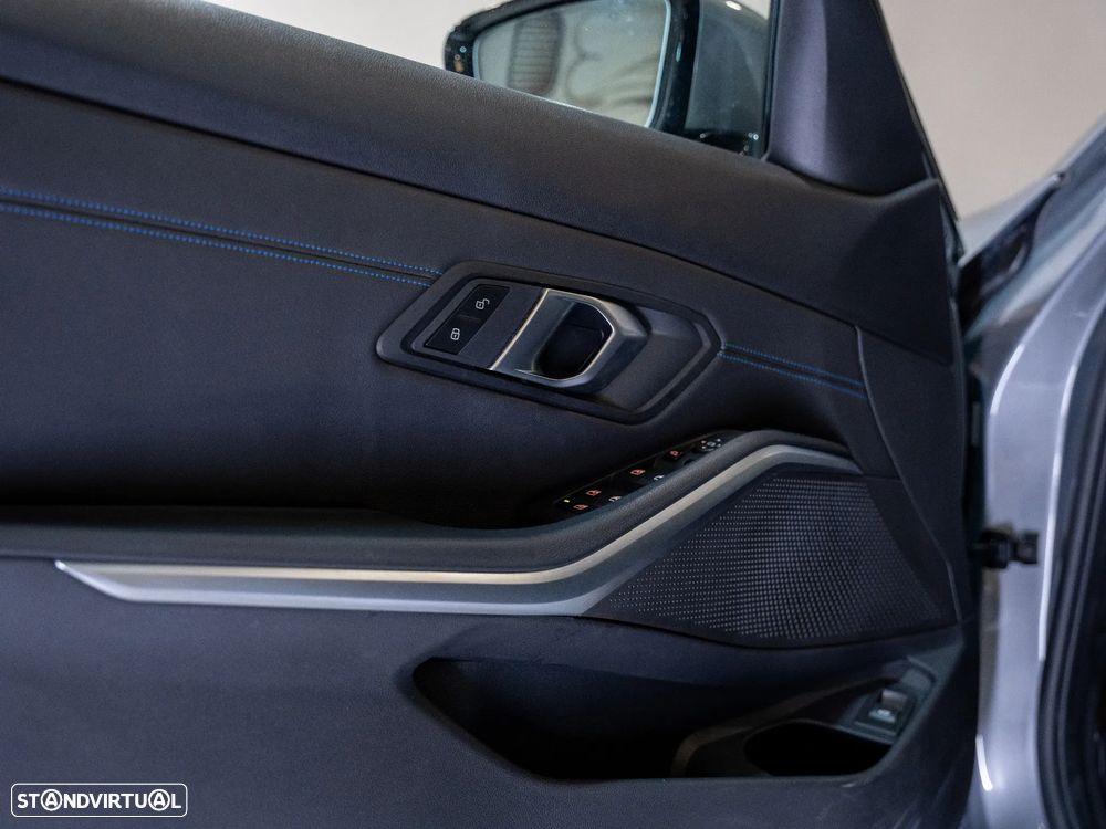 BMW 320 d Pack Desportivo M Auto - 17