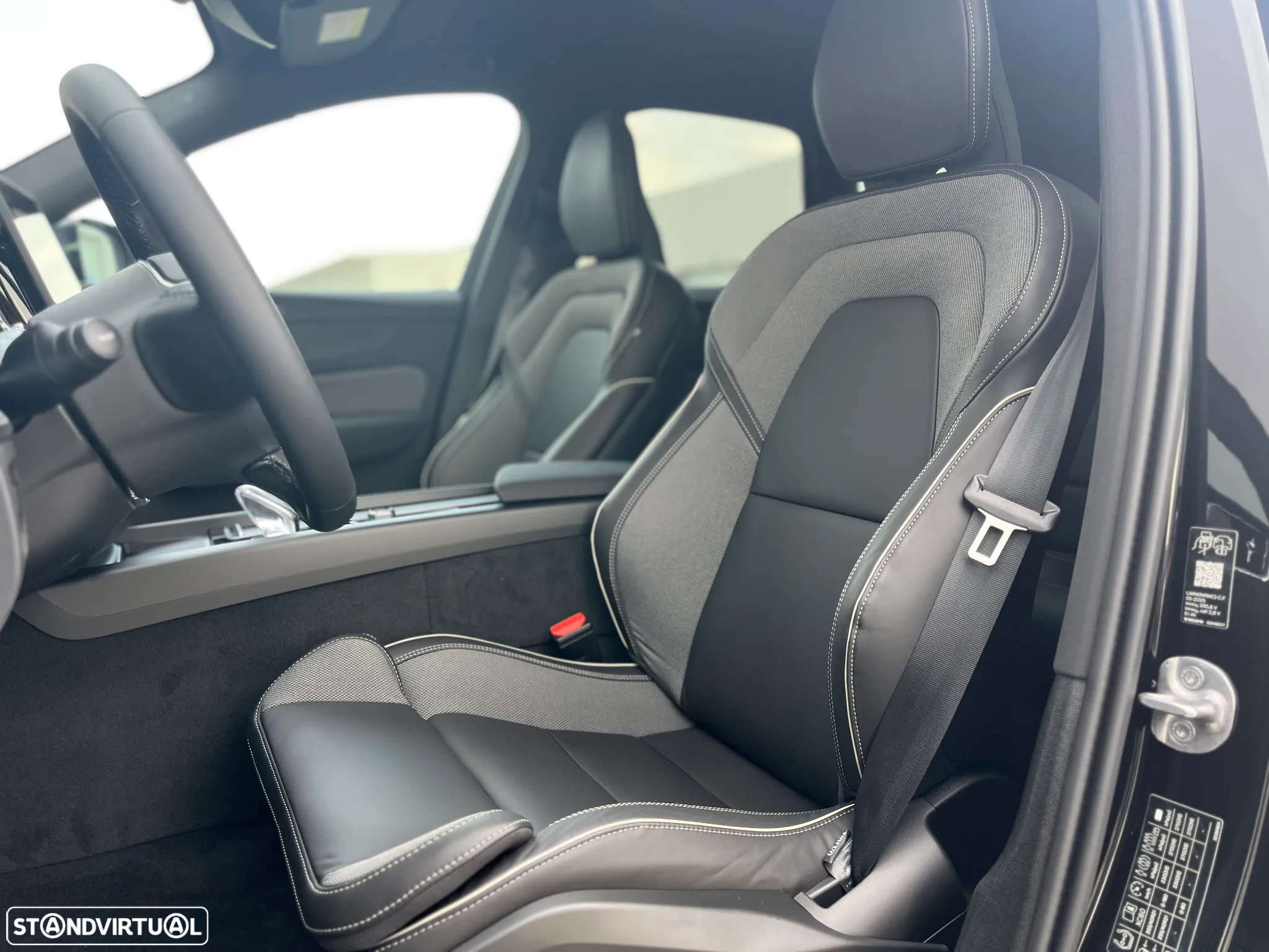 Volvo XC 60 2.0 T6 PHEV Plus Dark AWD - 17