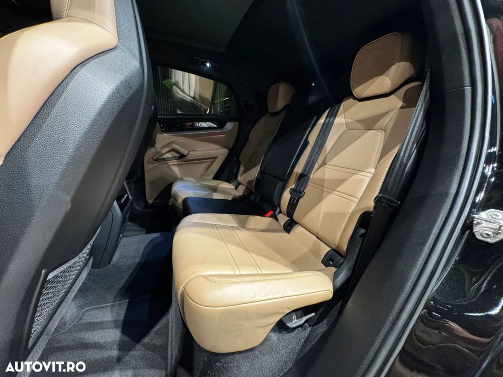 Porsche Cayenne Coupe - 19