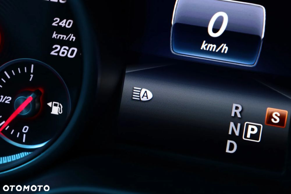 Mercedes-Benz CLA 200 7G-DCT AMG Line - 31