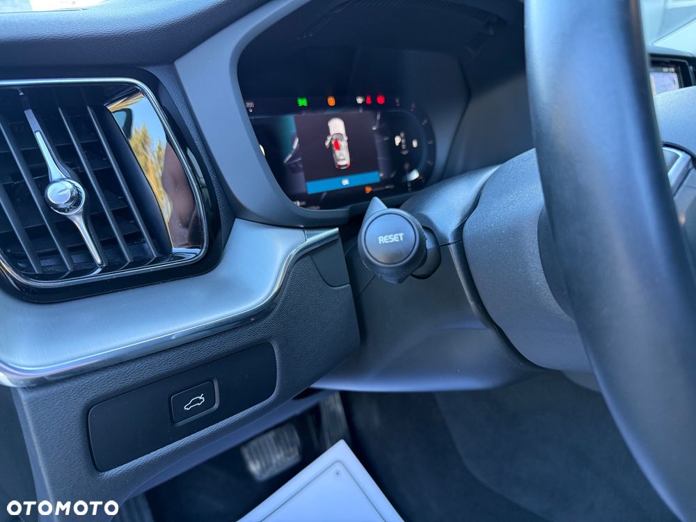 Volvo XC 60 B4 D AWD Plus Dark - 27