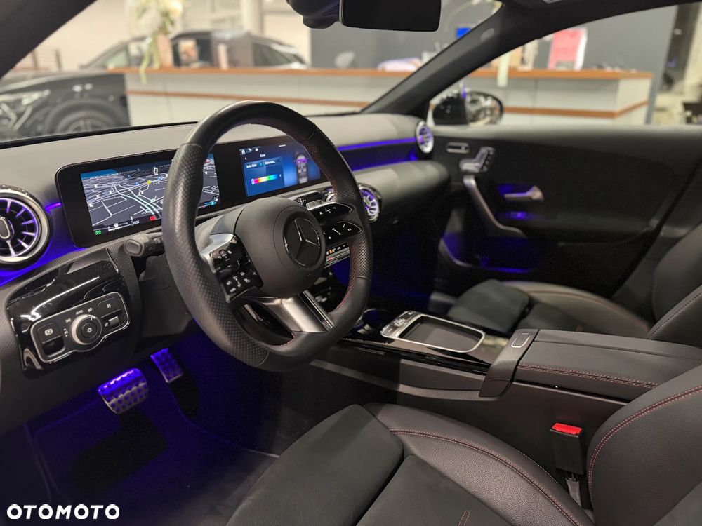 Mercedes-Benz Klasa A 220 4-Matic AMG Line 7G-DCT - 11