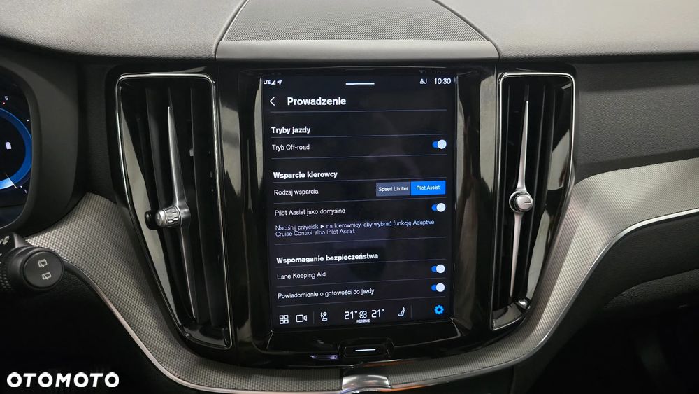 Volvo XC 60 B4 D Plus Dark - 28