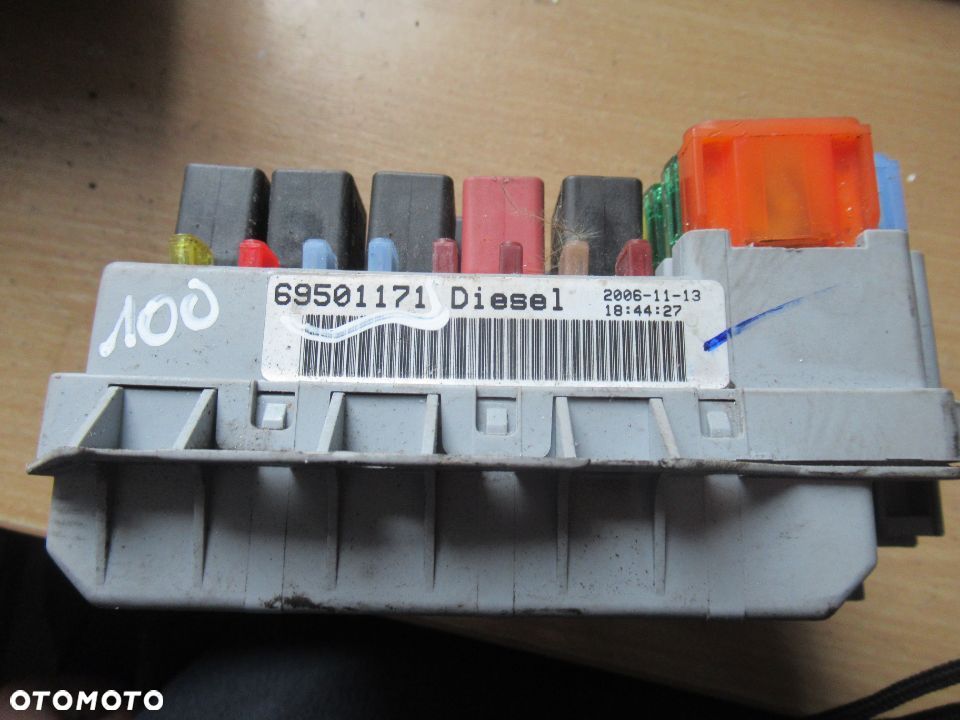SKRZYNKA MODUŁ BEZPIECZNIKÓW IVECO DAILY 69501171 DIESEL - 2