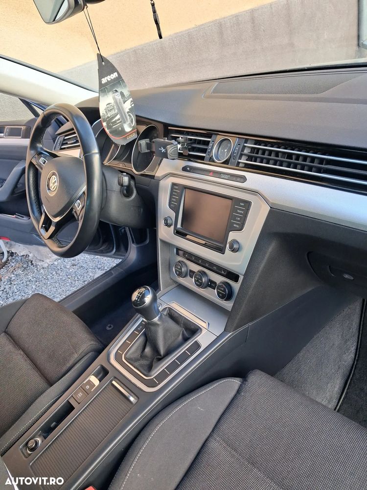 Volkswagen Passat 2.0 TDI (BlueMotion Technology) Trendline - 4