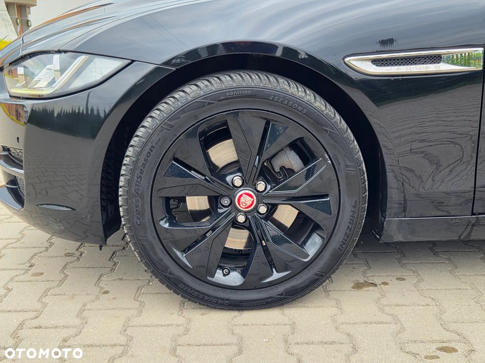 Jaguar XE 2.0 T Prestige - 30