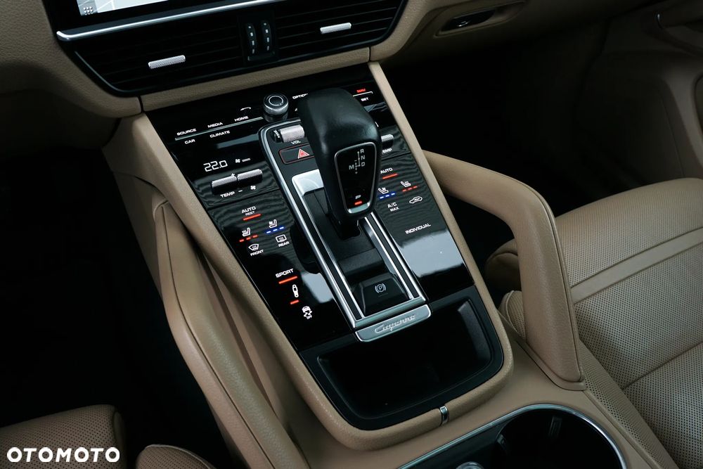 Porsche Cayenne Standard - 34