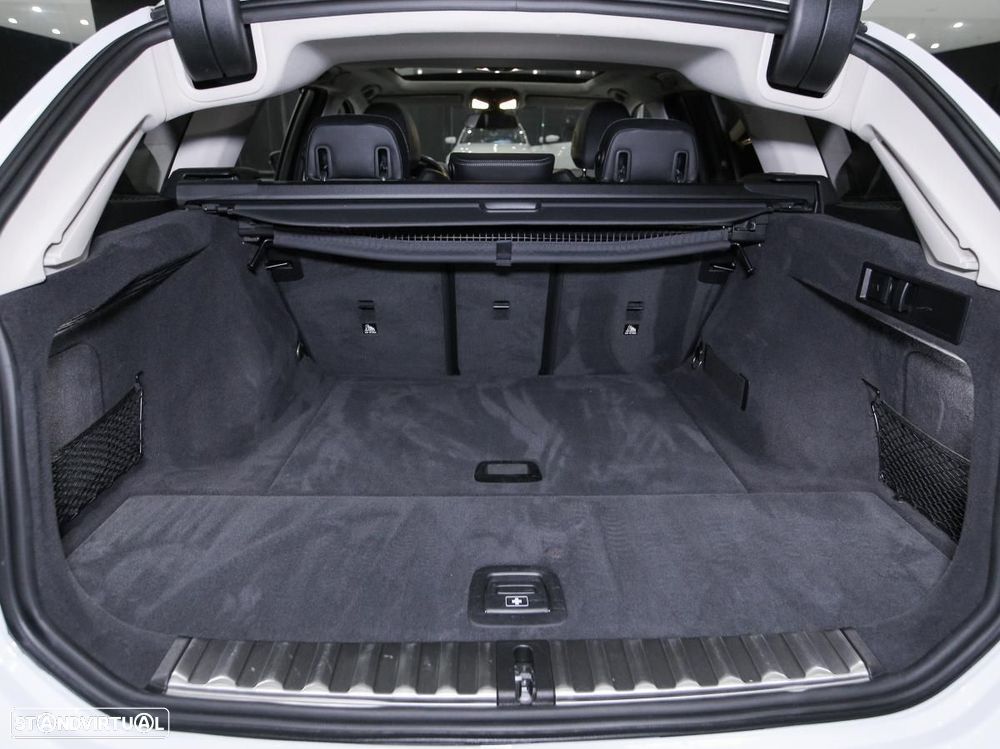 BMW 318 d Touring Auto - 14