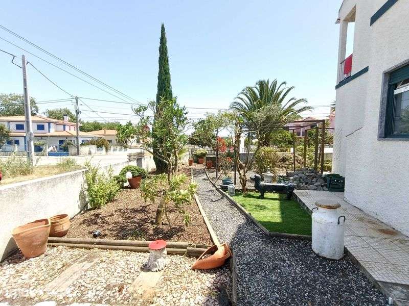 Apartamento renovado com jardim e garagem - Grande imagem: 2/11