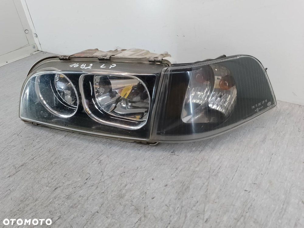 LAMPA PRZÓD LEWA VOLVO V40 ( 95-04 ) 1AG247002-01  30899878 - 10