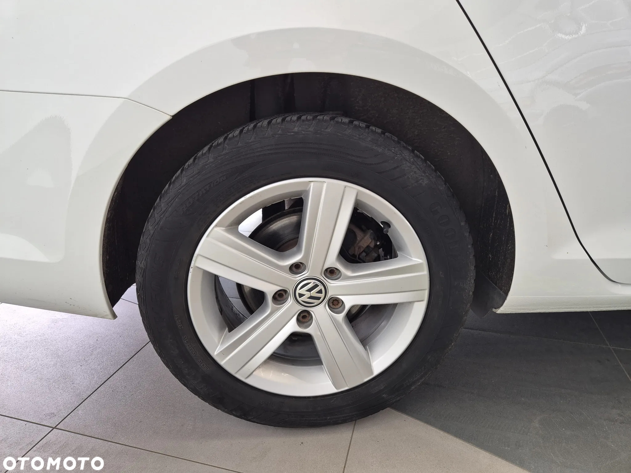 Volkswagen Golf 1.6 BlueTDI Comfortline - 12