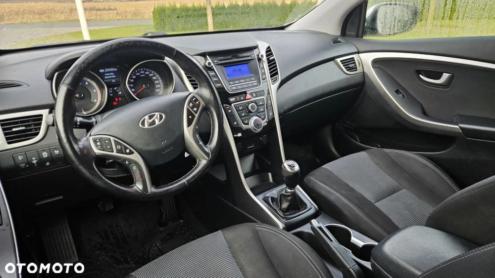 Hyundai i30 ver-1-6-crdi-bluedrive-classic - 25